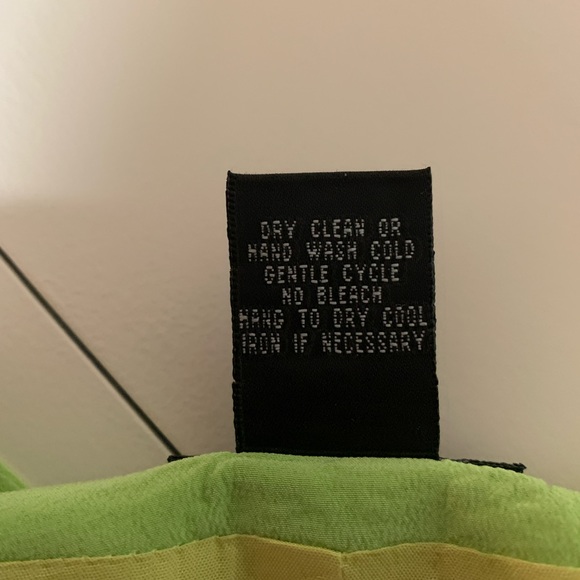 ☘️CITY SILK VEST BLOUSE☘️ - Picture 5 of 5